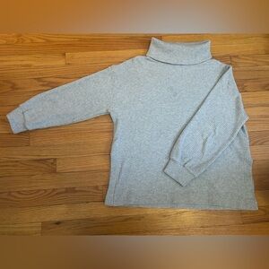 GAP Waffle Knit Split Hem Light Gray Turtleneck Long Sleeve Tee Size Medium